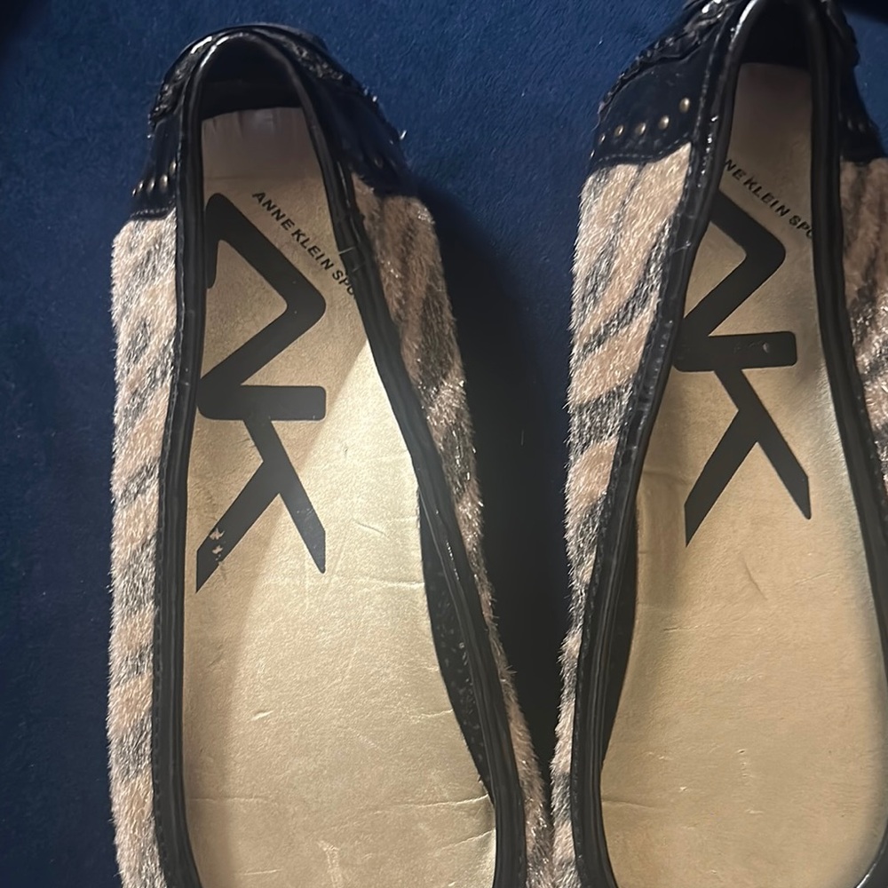 Anne Klein Black and Tan Flats with Textured Design